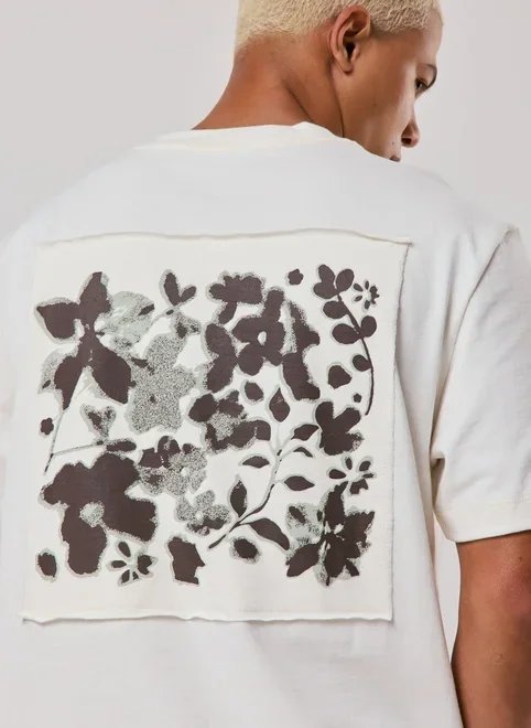 camiseta comfort estampa floral camiseta comfort estampa floral