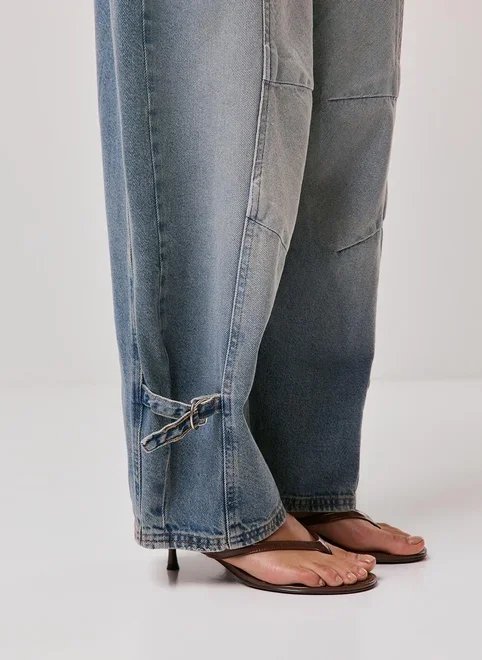 calça jeans baggy com recortes calça jeans baggy com recortes