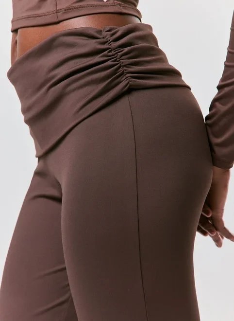 calça flare marrom athleisure calça flare marrom athleisure