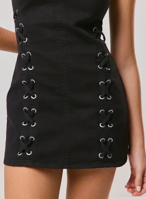 vestido com ilhós e amarrações laterais vestido com ilhós e amarrações laterais