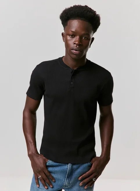 camiseta henley muscle camiseta henley muscle
