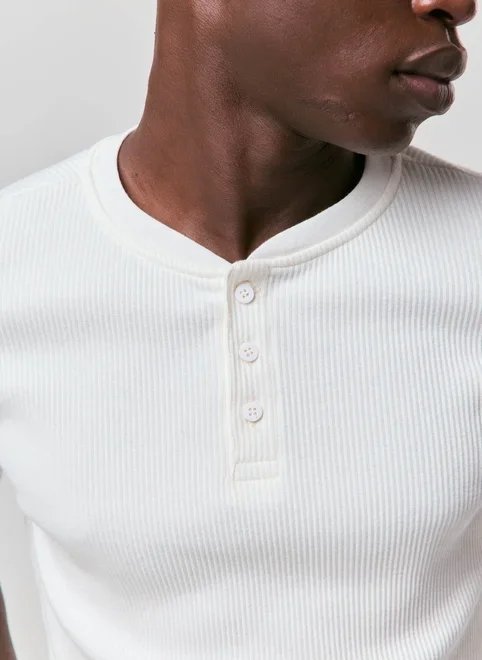 camiseta henley muscle camiseta henley muscle