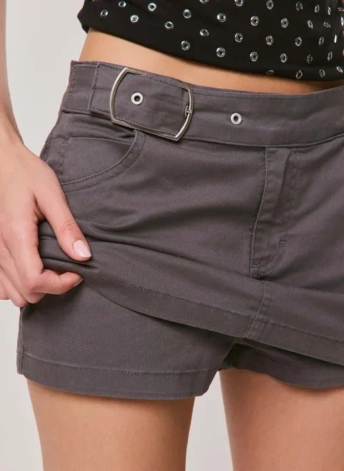 saia short em sarja com fivela saia short em sarja com fivela