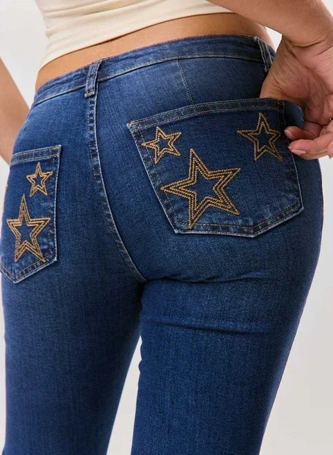 calça jeans bootcut com bordado calça jeans bootcut com bordado