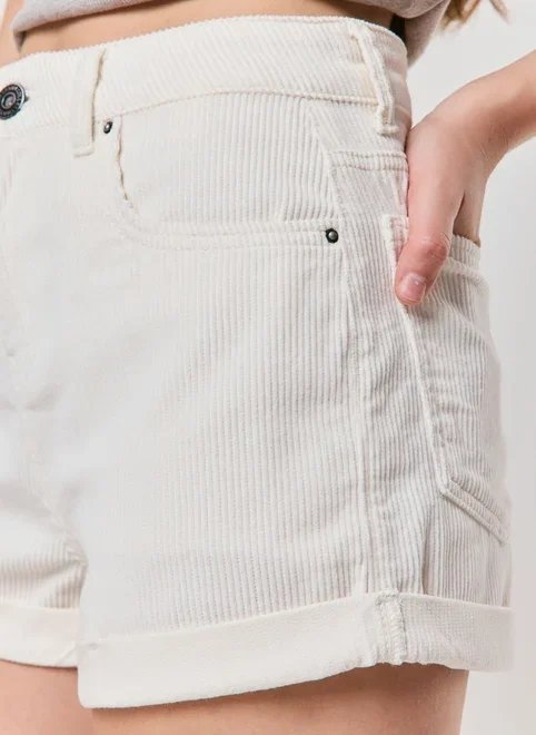 short em sarja off-white veludo cotelê short em sarja off-white veludo cotelê