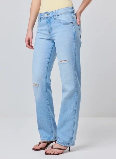 calça jeans reta com puídos calça jeans reta com puídos