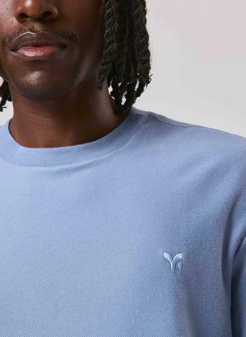 camiseta comfort detalhe bordado camiseta comfort detalhe bordado