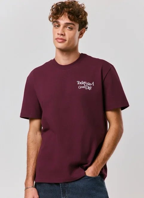 camiseta comfort bordô costas camiseta comfort bordô costas