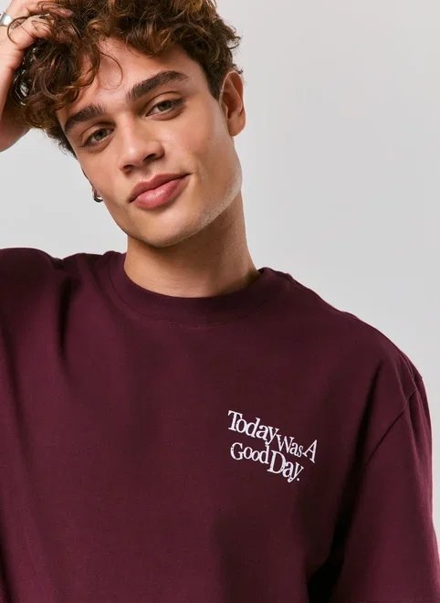 camiseta comfort bordô costas camiseta comfort bordô costas