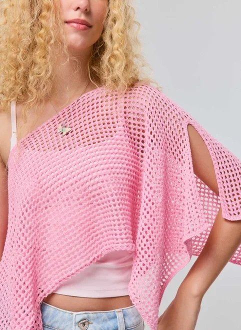 blusa capa retilínea vazada blusa capa retilínea vazada