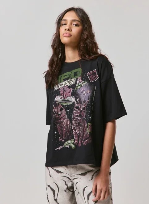 camiseta regular ampla estampada camiseta regular ampla estampada