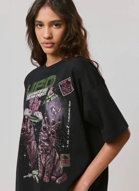 camiseta regular ampla estampada camiseta regular ampla estampada
