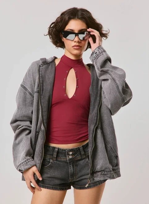 blusa frente única e tachas blusa frente única e tachas