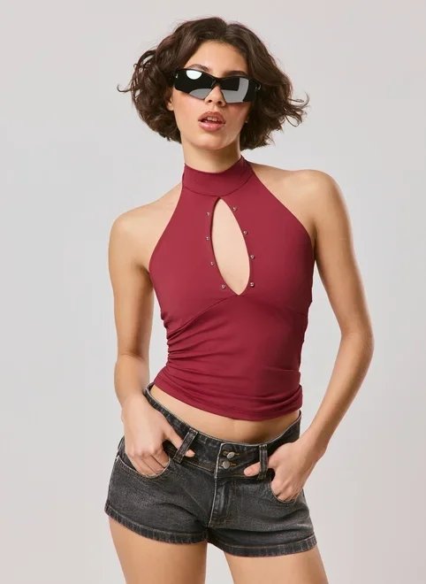 blusa frente única e tachas blusa frente única e tachas