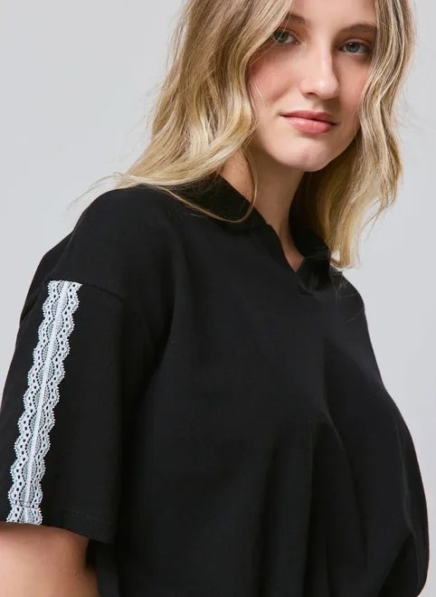 blusa polo com renda nas mangas blusa polo com renda nas mangas