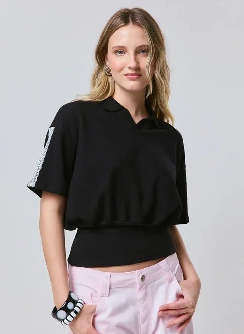blusa polo com renda nas mangas blusa polo com renda nas mangas