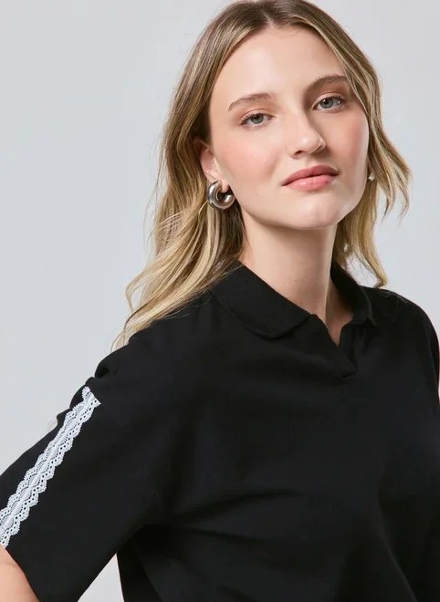 blusa polo com renda nas mangas blusa polo com renda nas mangas