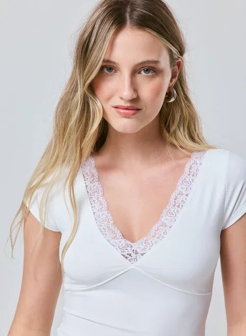 blusa de poliamida decote renda blusa de poliamida decote renda