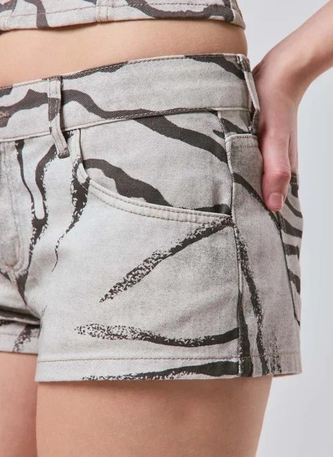 short jeans cintura baixa animal print short jeans cintura baixa animal print