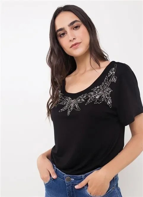 blusa decote v bem bordada blusa decote v bem bordada