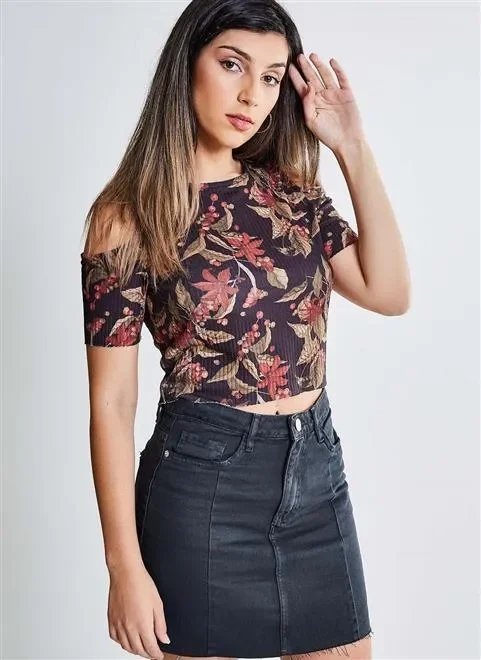 blusa floral ombros de fora blusa floral ombros de fora