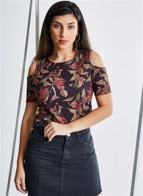blusa floral ombros de fora blusa floral ombros de fora