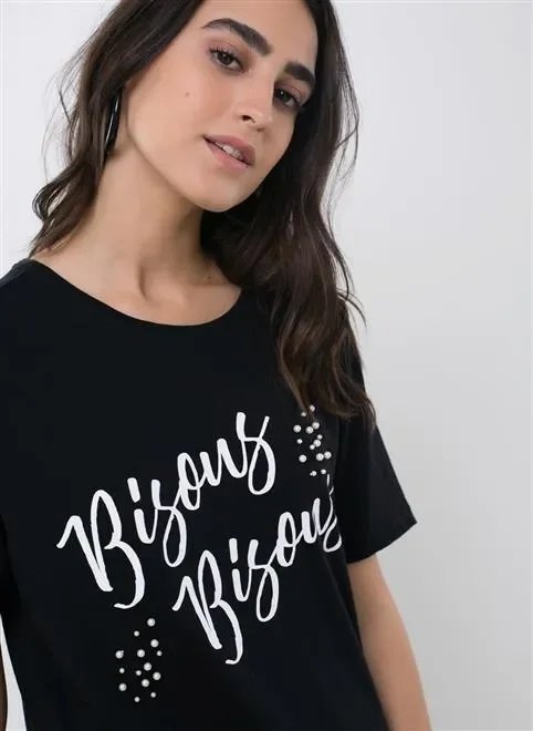 blusa bisous com pérolas artificiais blusa bisous com pérolas artificiais