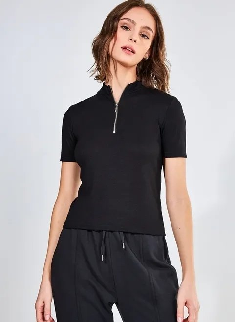 blusa gola alta com zíper blusa gola alta com zíper