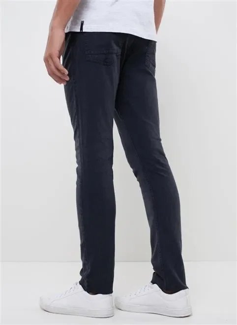 calça skinny em sarja escura calça skinny em sarja escura