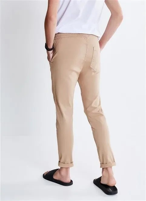 calça jogger em sarja com amarração calça jogger em sarja com amarração
