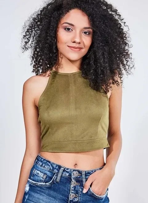 blusa cropped decote halter em suede blusa cropped decote halter em suede