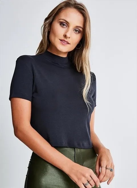 blusa cropped com gola alta blusa cropped com gola alta