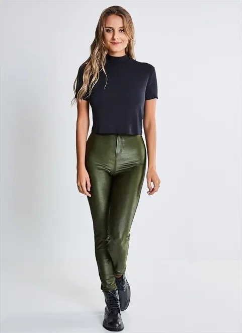 blusa cropped com gola alta blusa cropped com gola alta