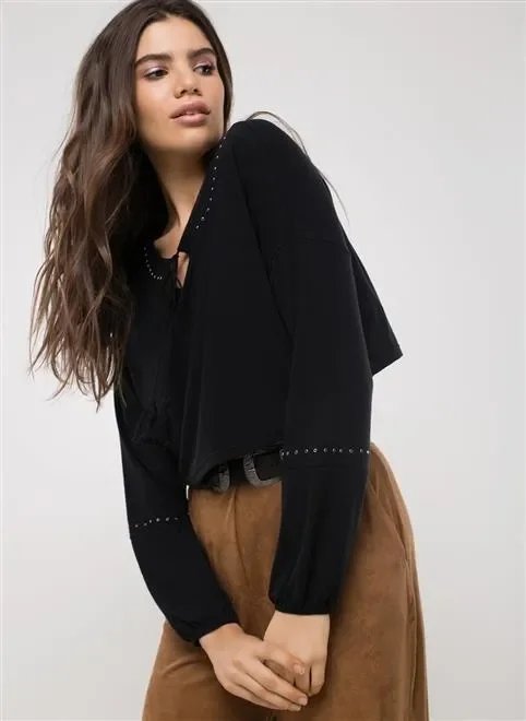 blusa bata com tachinhas blusa bata com tachinhas