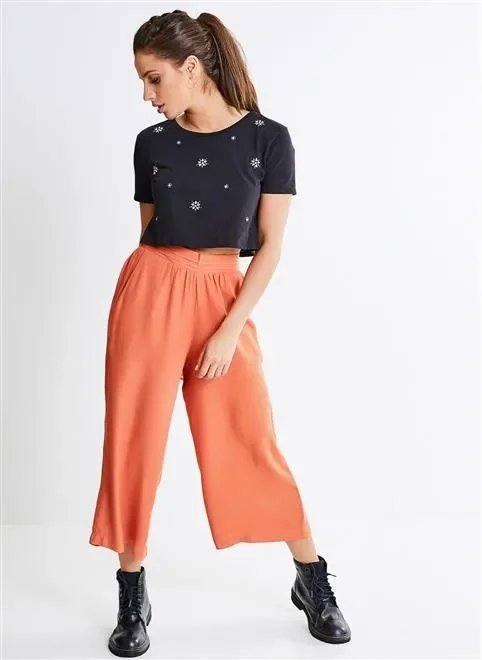 blusa com aplicação floral blusa com aplicação floral