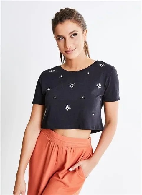 blusa com aplicação floral blusa com aplicação floral
