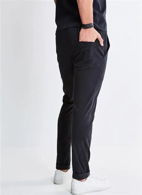 calça jogger em sarja com amarração calça jogger em sarja com amarração