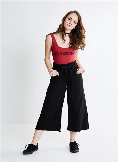calça clochard pantacourt em sarja calça clochard pantacourt em sarja