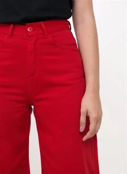 calça pantacourt vermelha em sarja calça pantacourt vermelha em sarja