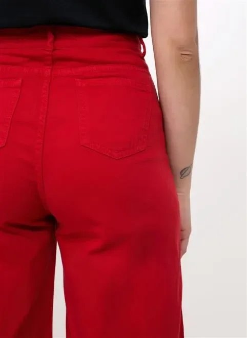 calça pantacourt vermelha em sarja calça pantacourt vermelha em sarja