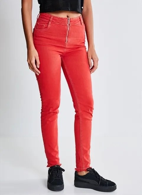calça skinny em sarja vermelha calça skinny em sarja vermelha