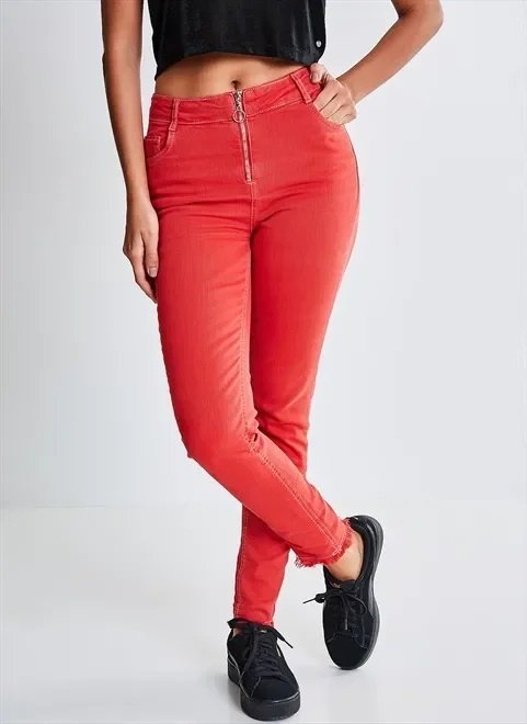 calça skinny em sarja vermelha calça skinny em sarja vermelha