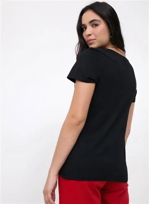 blusa turn off your phone com detalhe em pedraria blusa turn off your phone com detalhe em pedraria