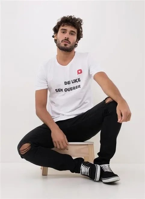 blusa lettering dei like sem querer blusa lettering dei like sem querer