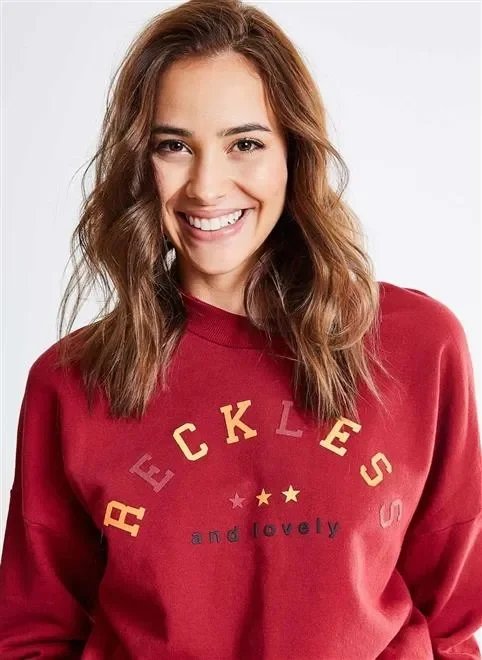moletom vermelho com lettering reckless moletom vermelho com lettering reckless