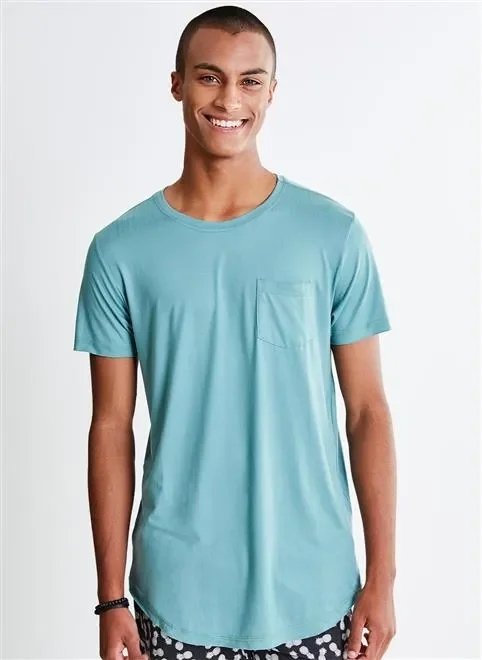 camiseta alongada com bolso camiseta alongada com bolso