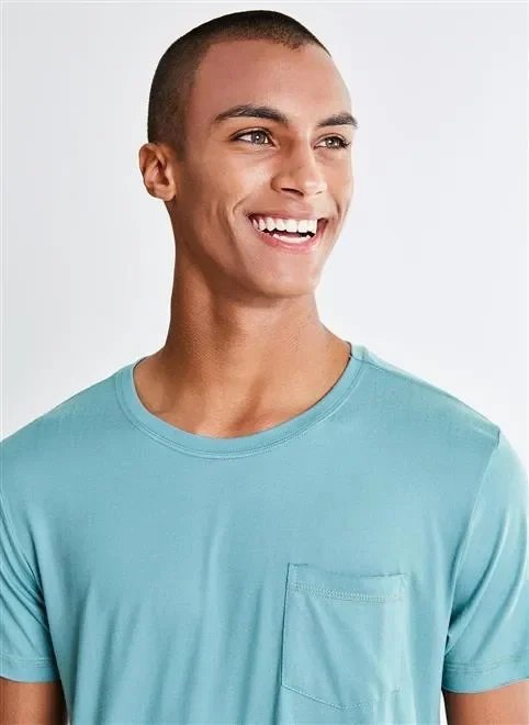 camiseta alongada com bolso camiseta alongada com bolso