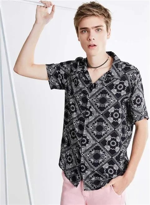 camisa manga curta estampa lenço camisa manga curta estampa lenço