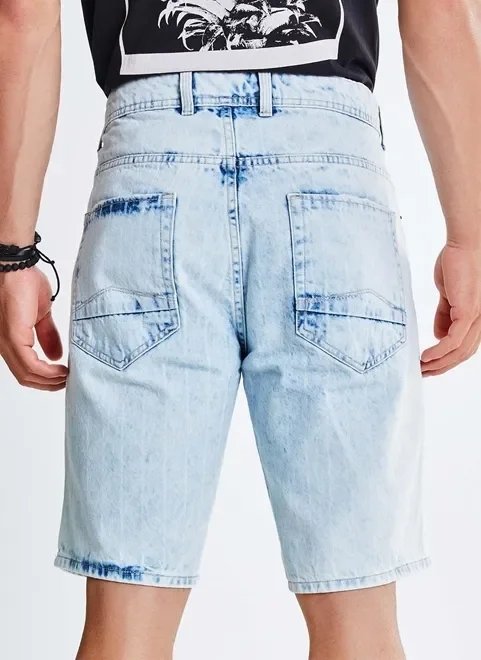 bermuda listrada em jeans claro bermuda listrada em jeans claro