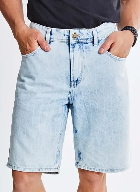 bermuda listrada em jeans claro bermuda listrada em jeans claro